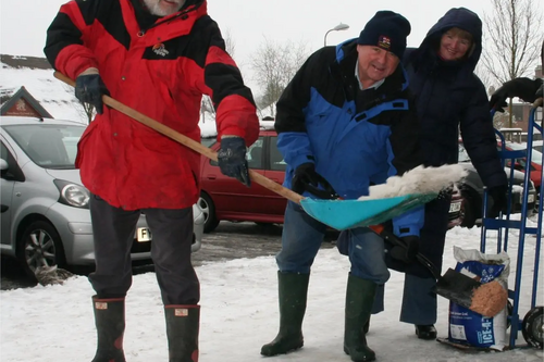 Mixed gender snow wardens - winter 2012/13