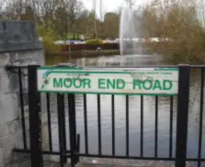 Moor End Rd sign